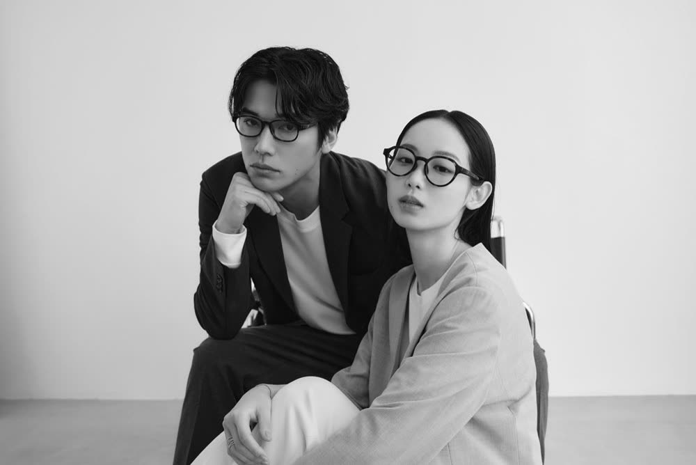 MEGLASSをかけた男女のブランドイメージ